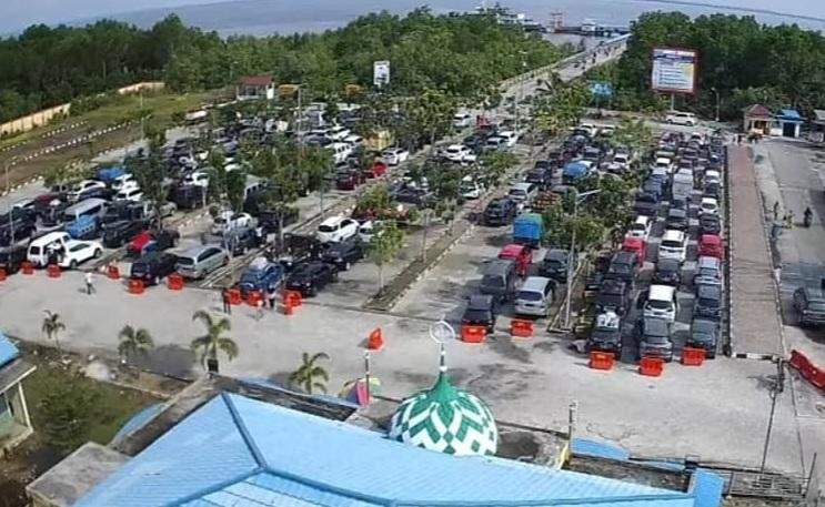 Kemacetan Panjang Terjadi di Roro Bengkalis, Pengguna Mengeluh