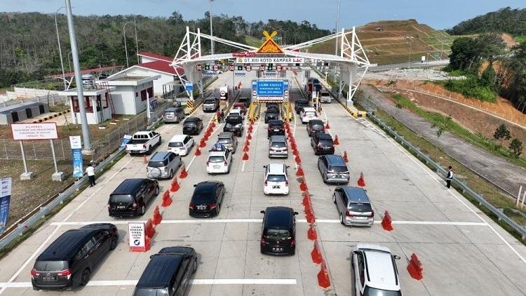 Meningkat Tajam, Ini data Volume Kendaraan di Jalan Tol Riau