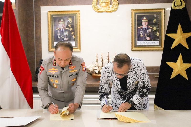 Guru Tak Sendiri: PGRI dan Polda Riau Teken PKS Lindungi Pendidik dari Masalah Hukum