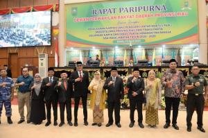 Dilantik, Ade Firmansyah dan Siti Zulaikha Resmi Jadi Anggota DPRD Riau
